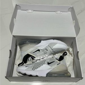 Nike Air Max 270 women’s 6.5 brand new never worn in the box
